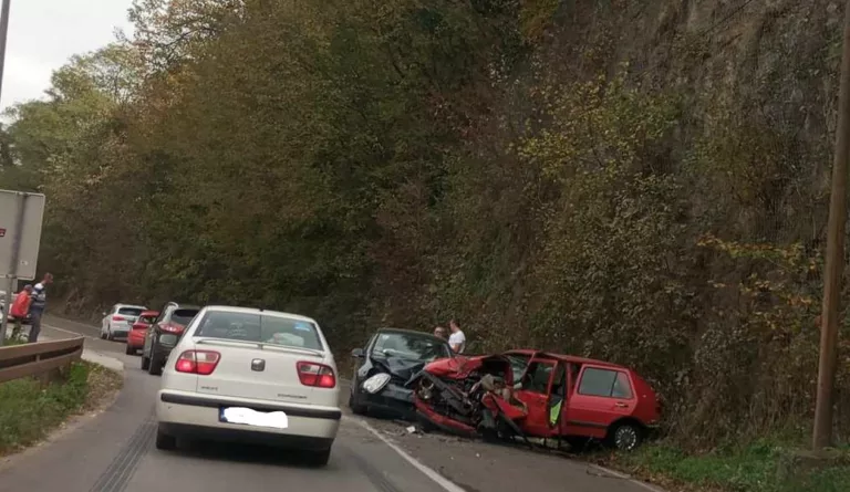 Težak sudar kod ulaza u Divič (FOTO)