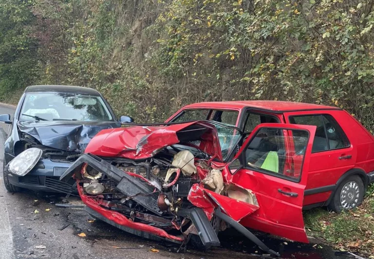 Jedno lice zadobilo povrede opasne po životu u sudaru kod ulaza u Divič (FOTO)