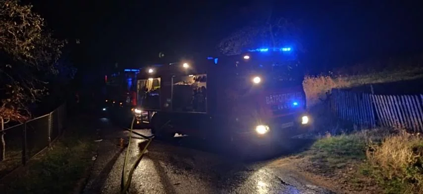 Pilica: Autobus izgorio u potpunosti, putnici bili u autobusu kada je požar izbio (FOTO)