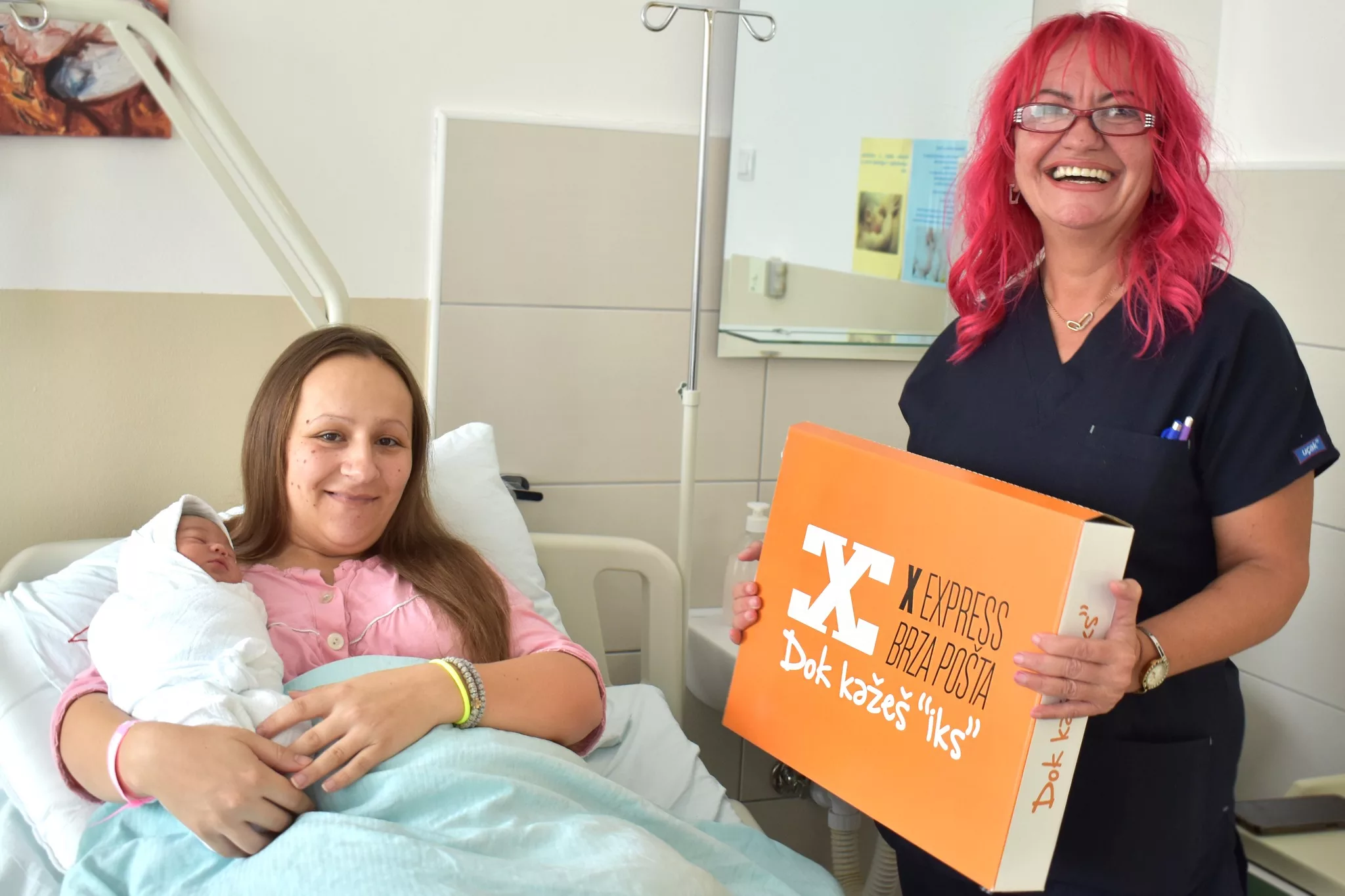 Darivanje beba u porodilištu JZU "Bolnica" Zvornika (FOTO)