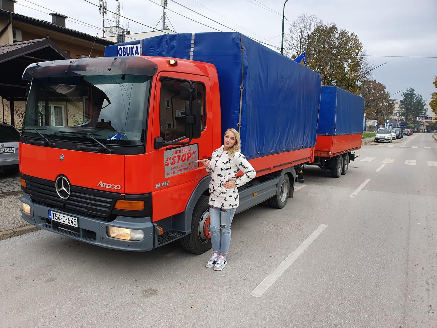 Melisa Mujčinović iz Živinica položila vozački ispit CE kategorije i sada može voziti kamion s prikolicom