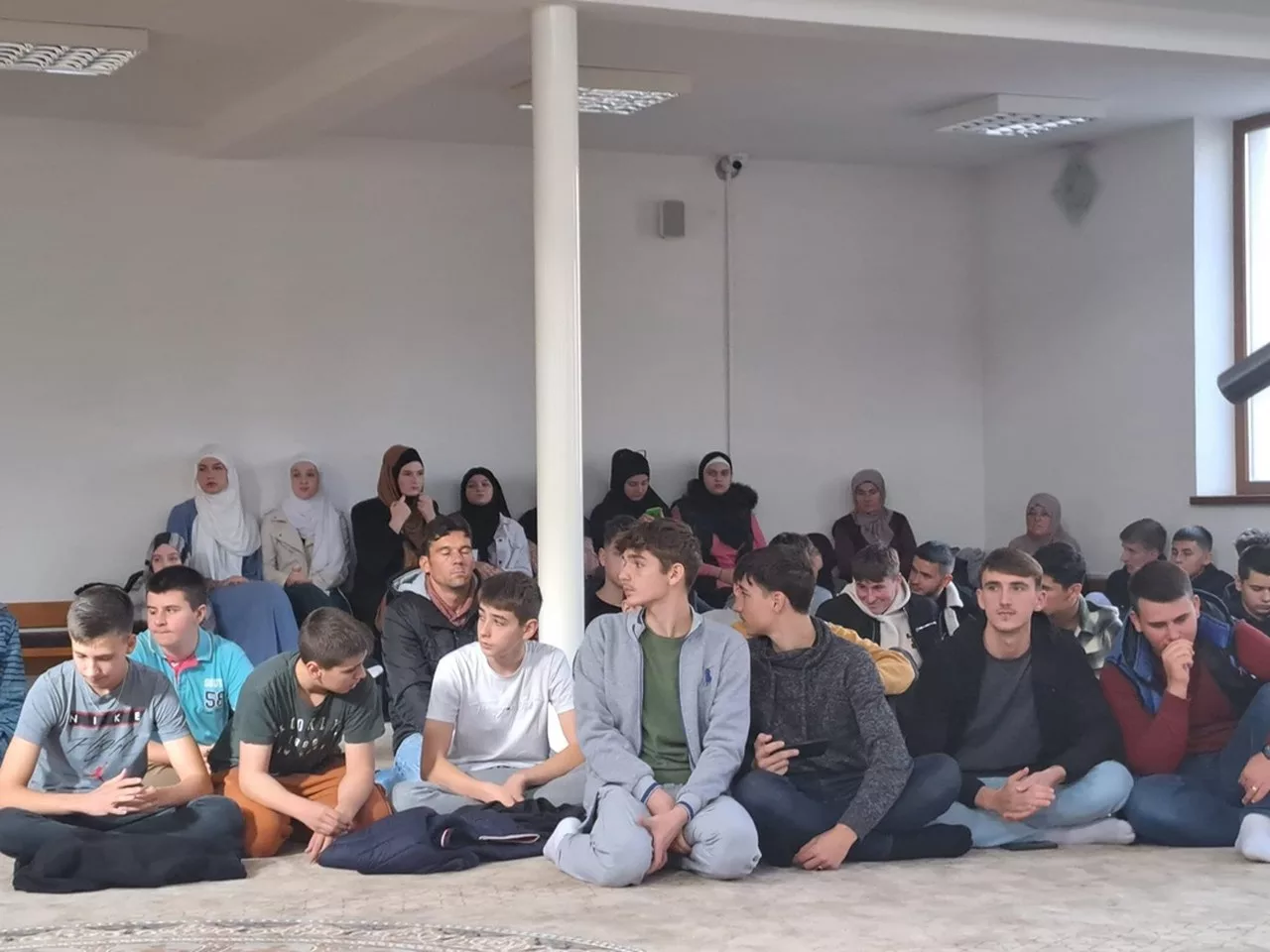 U Riječanskoj džamiji u Zvorniku održan omladinski mevlud (FOTO)