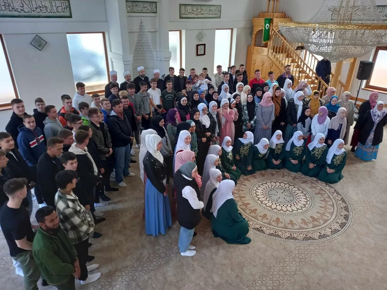 U Riječanskoj džamiji u Zvorniku održan omladinski mevlud (FOTO)