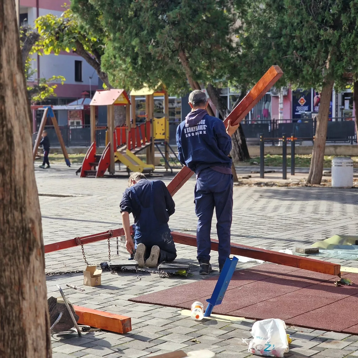 Počeli radovi na rekonstrukciji dječijeg igrališta u centru Zvornika (FOTO)