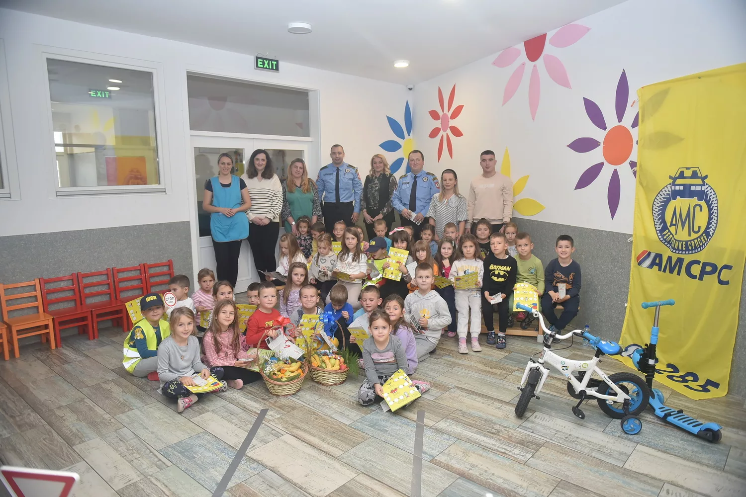 Alumina“: Edukativna radionica o sigurnosti u saobraćaju mališana iz vrtića „Neven“ (FOTO)