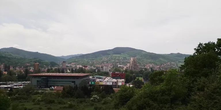 Zenica bi mogla ostati bez grijanja zbog nelegalnog priključka i duga za struju od 2,2 miliona KM