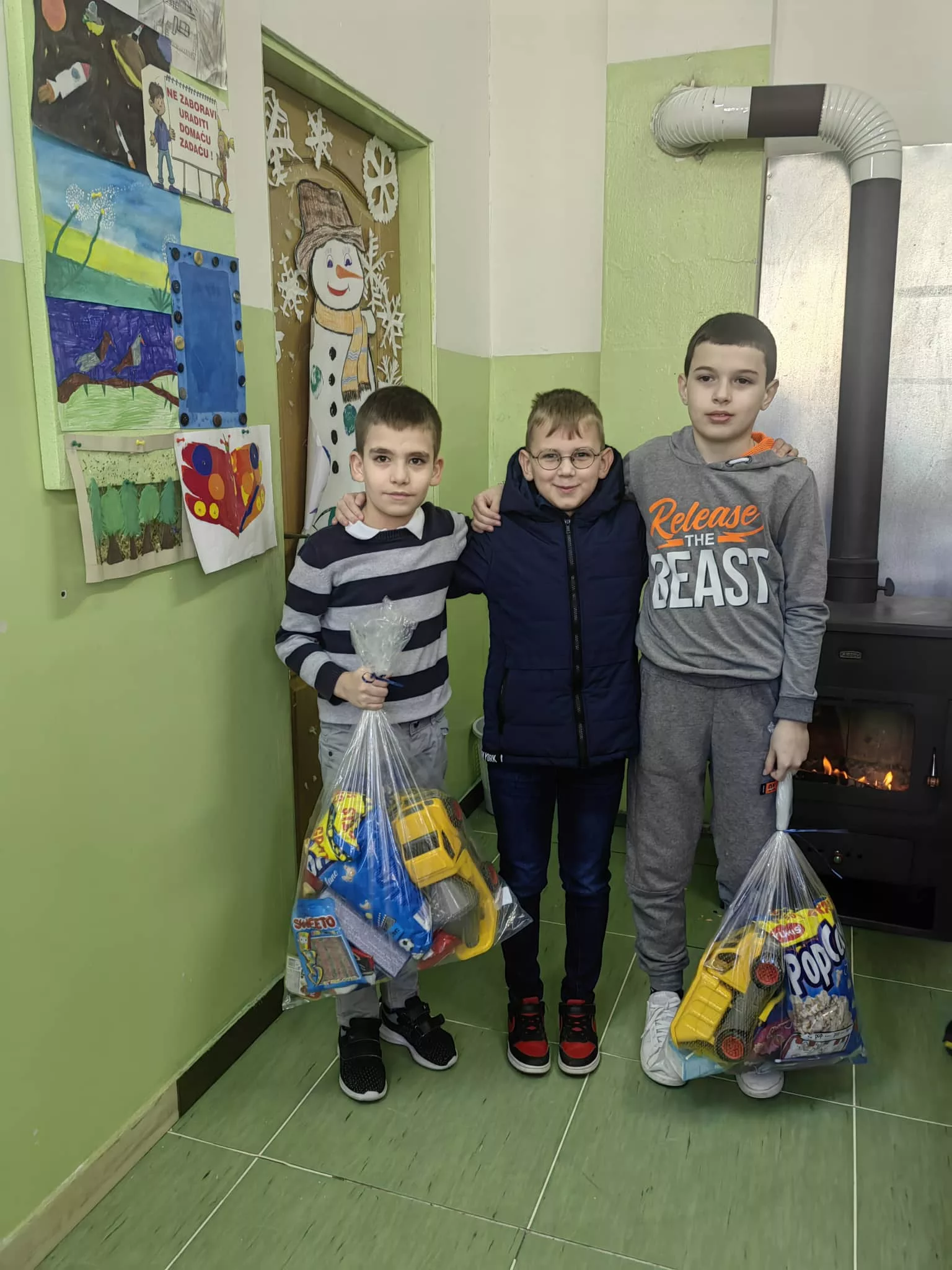 Limar "ADEL" i mališani Bukovika obradovali mališane u školi Kula Grad (FOTO)