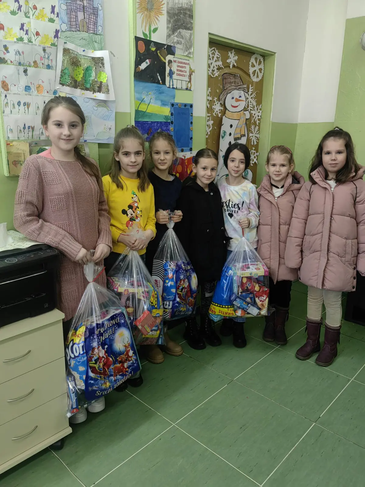Limar "ADEL" i mališani Bukovika obradovali mališane u školi Kula Grad (FOTO)
