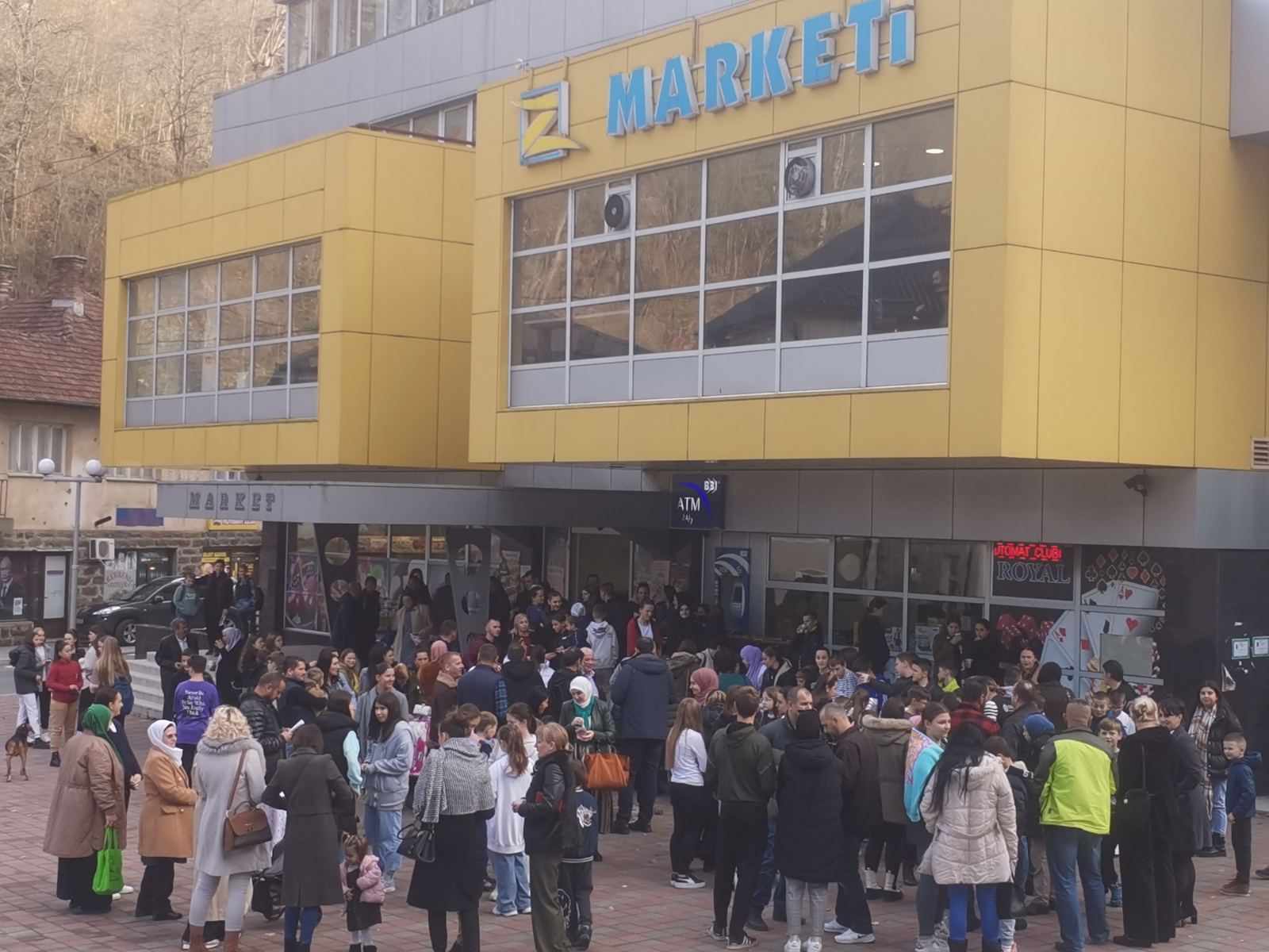 Djeca Srebrenice održala humanitarni bazar za djecu Palestine (FOTO)