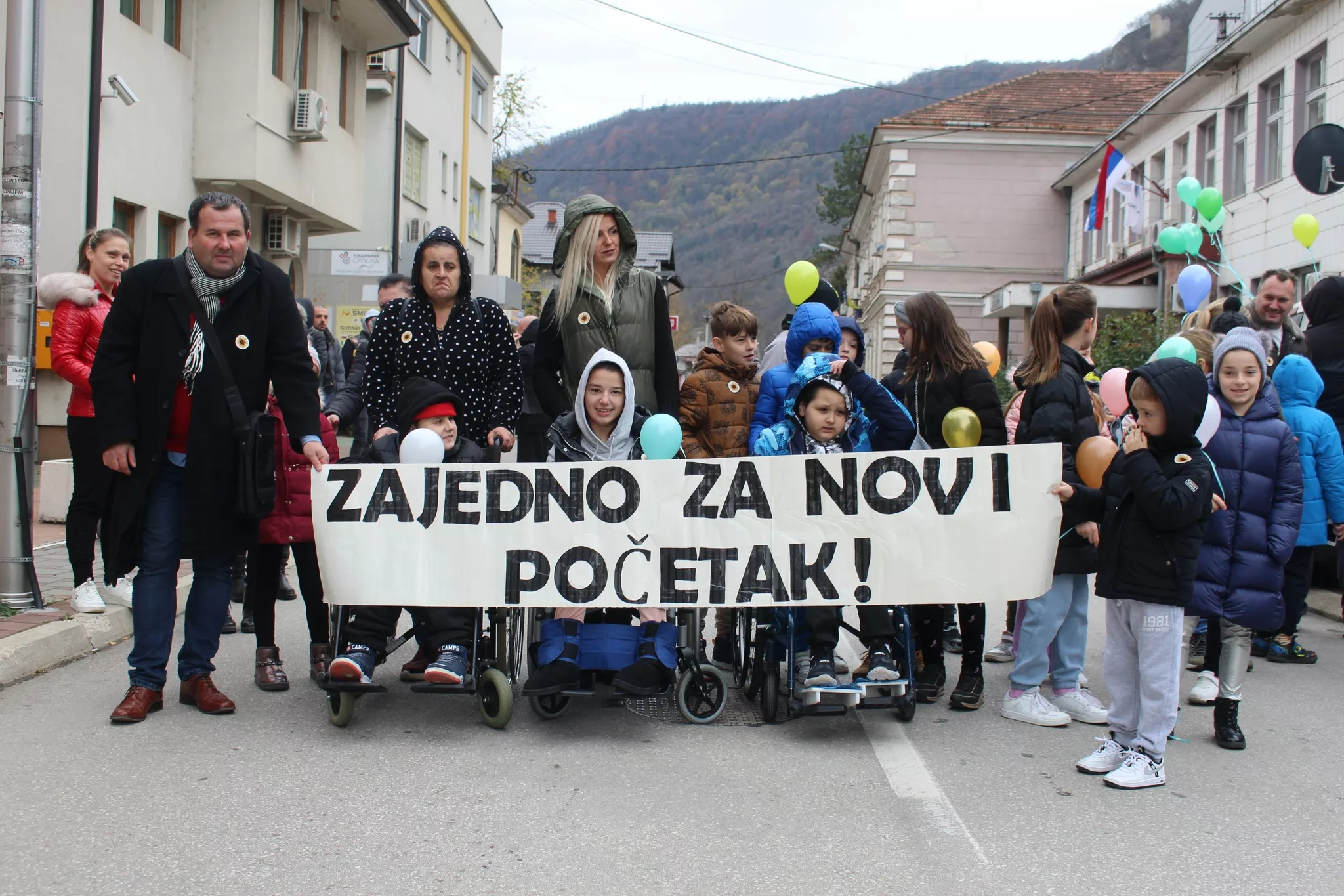 Međunarodni dan osoba sa invaliditetom obilježen prigodnom šetnjom kroz centar Zvornika (FOTO+VIDEO)