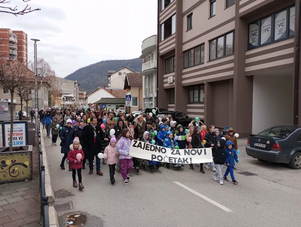 Međunarodni dan osoba sa invaliditetom obilježen prigodnom šetnjom kroz centar Zvornika (FOTO+VIDEO)
