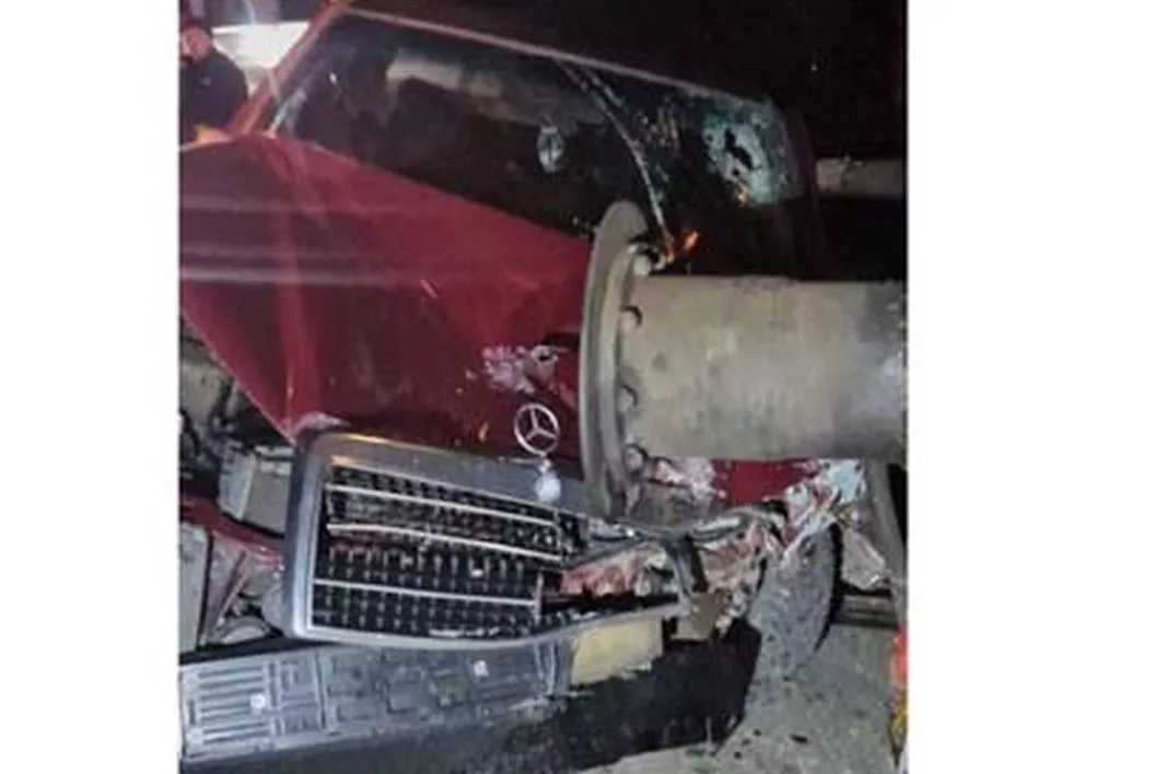 Voz udario automobil kod Loznice, vozilo prugom gurano pedesetak metara (FOTO)