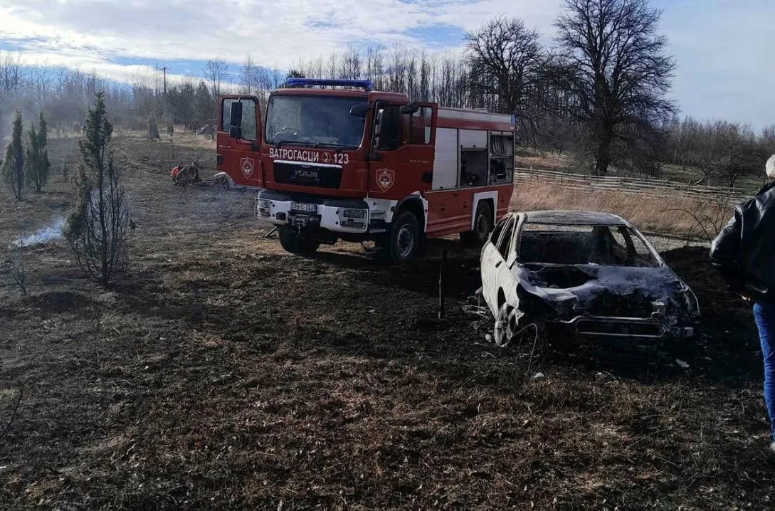 Izgorjela dva automobila kod Milića (FOTO)