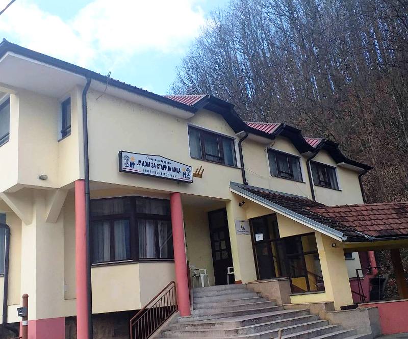 Gradonačelnik Bojan Ivanović posjetio Dom za starija lica u Kiseljaku (FOTO)