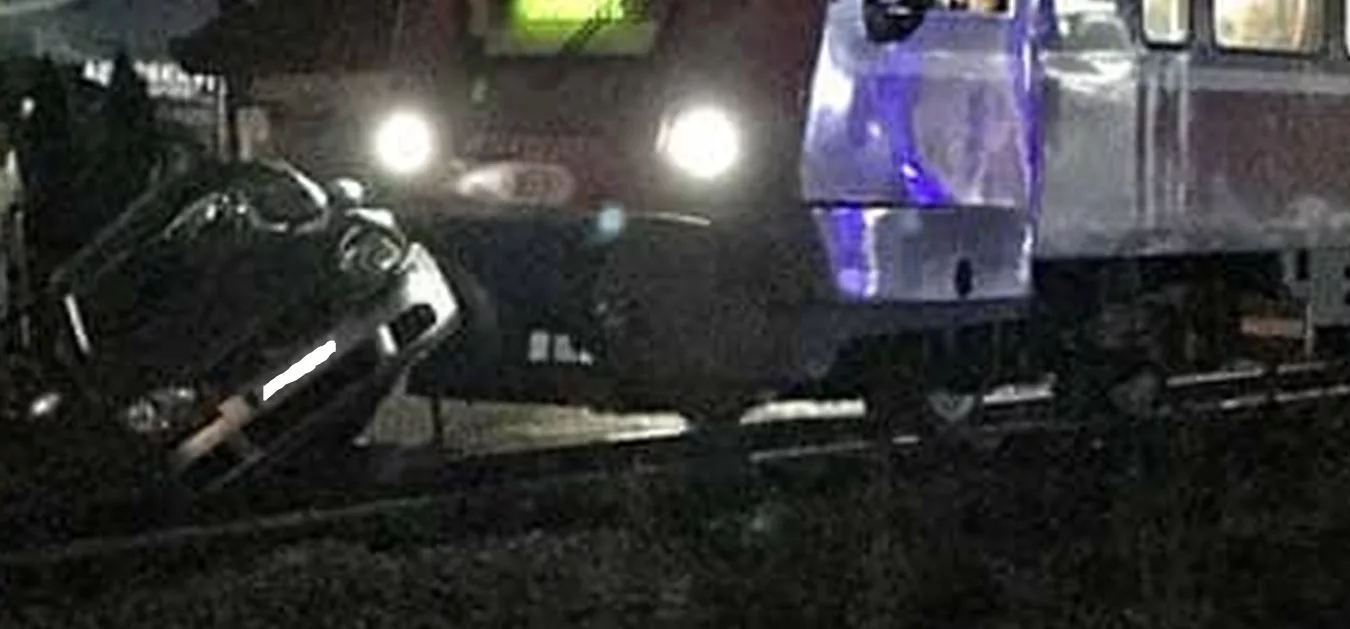 Jedno lice zadobilo povrede kada je automobil podletio pod voz kod Loznice (FOTO)
