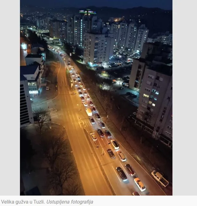 Saobraćajka na ulazu u Tuzlu, kilometarske kolone (FOTO)