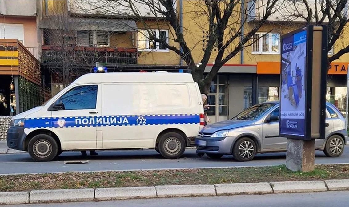 Autom udario u policijsku maricu, alko-test pokazao 1,4 promila alkohola u krvi (FOTO)