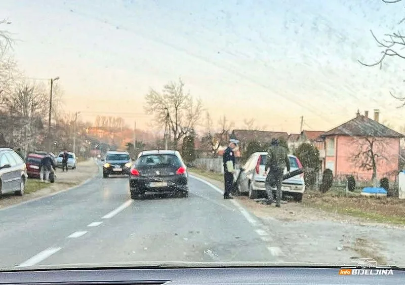 Zbog sudara u Tršiću obustavljen saobraćaj za teretna vozila, jedno lice povrijeđeno (FOTO)