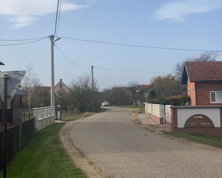 Još jedan motociklista zadobio teške povrede, ovaj put u lančanom sudaru kod Bijeljine
