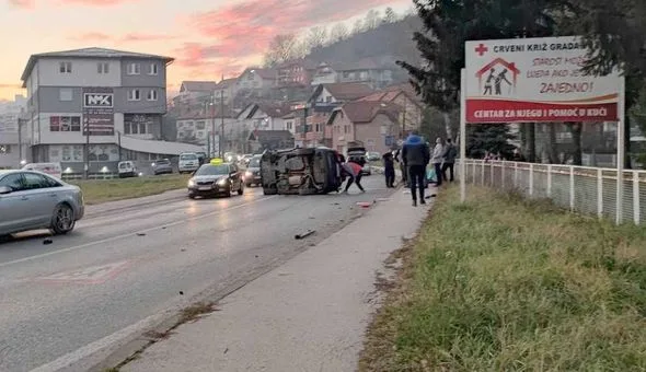 Saobraćajka na ulazu u Tuzlu, kilometarske kolone (FOTO)
