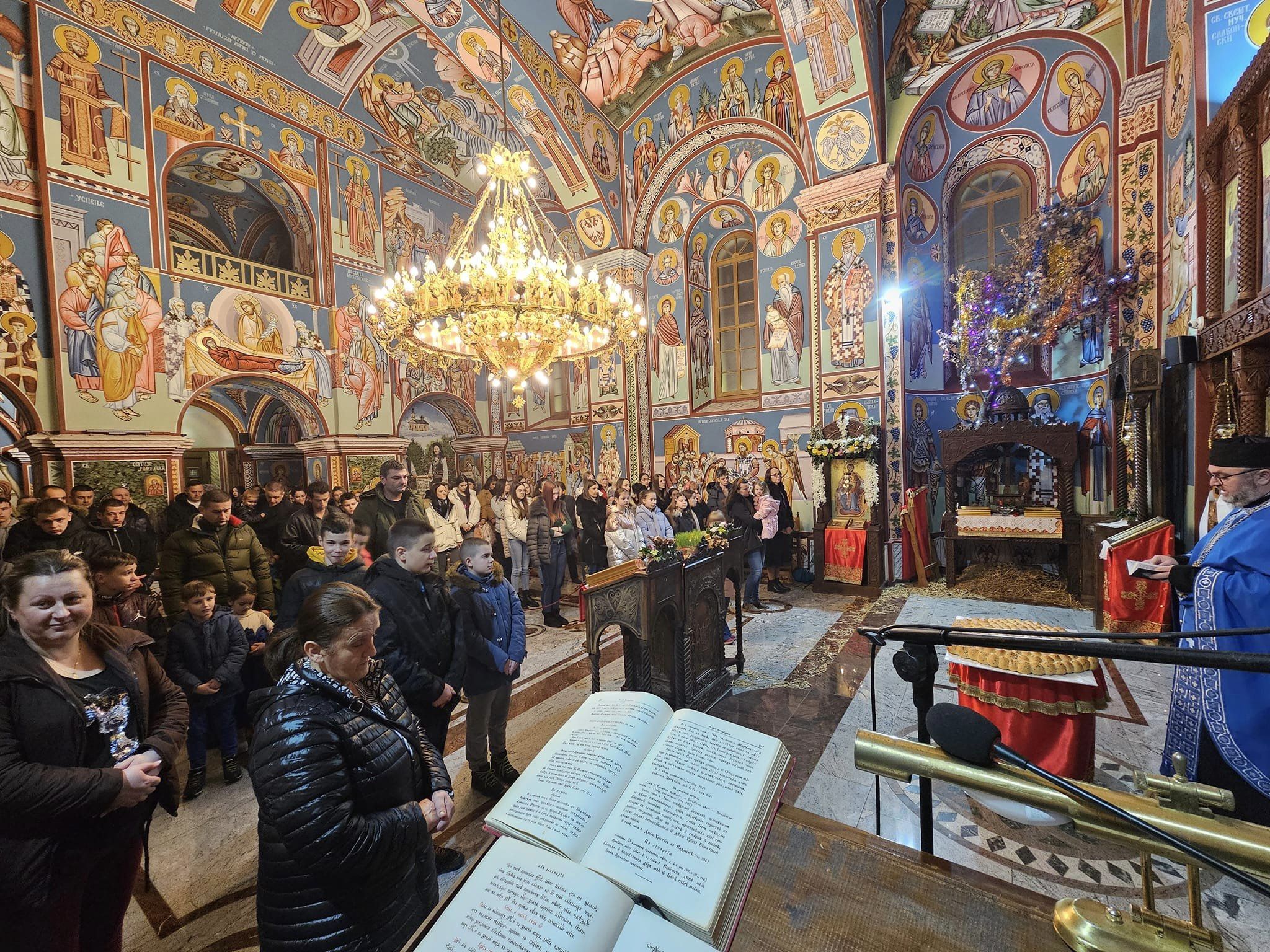 Nikolaj Grujić pronašao zlatnik prilikom lomljenja česnice u staroj pravoslavnoj zvorničkoj crkvi (FOTO)