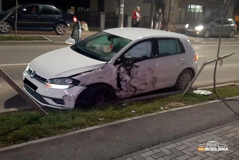 Sudar automobila u centru Bijeljine (FOTO)
