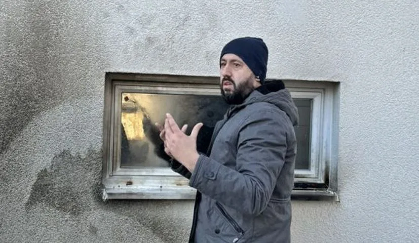 Bačen molotovljev koktel na kuću Admira Karića "Kajzera", napad na odbornika u općinskom vijeću Kalesija i vlasnika portala NKP.ba (FOTO)