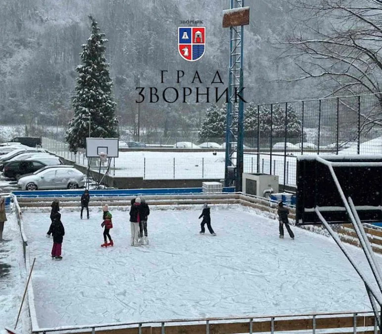 U Zvorniku klizalište tokom zimskog raspusta, danas počelo sa radom