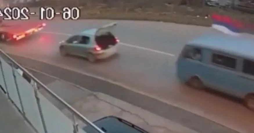 Hapšenje zbog pucanja iz pištolja prilikom prolaska kolone vozila koja je pratila badnjaka, uhapšenim prijeti kazna od 6 mjeseci do 5 godina zatvora (VIDEO)