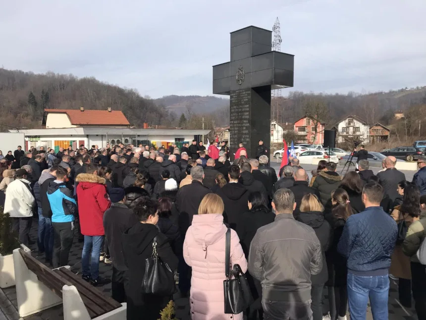 Kravica: Služen parastos stradalim iz ovog mjesta (FOTO)