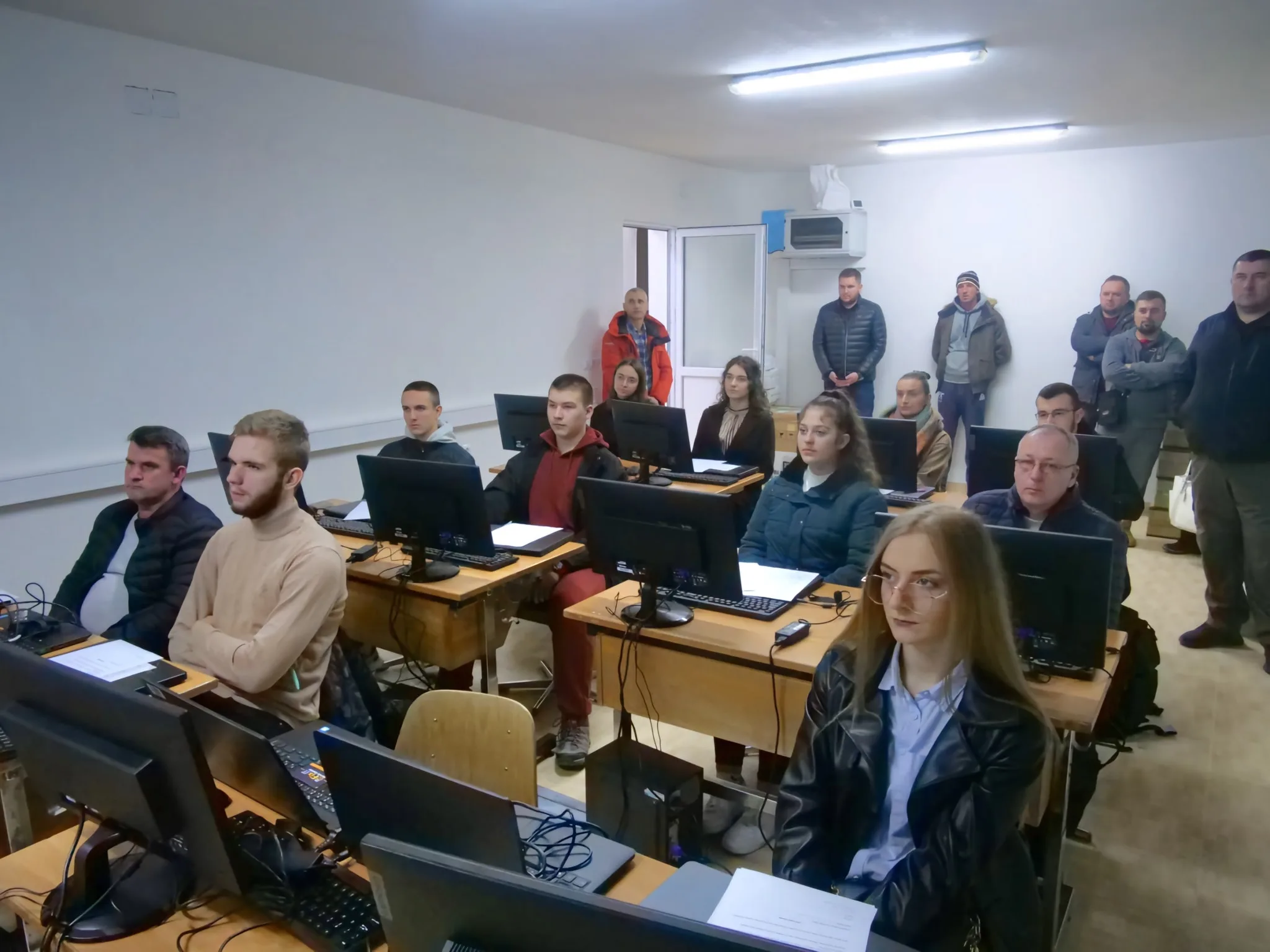 Dodjeljeno 12 laptopa za mlade Kalesije, Osmaka i Zvornika (FOTO)