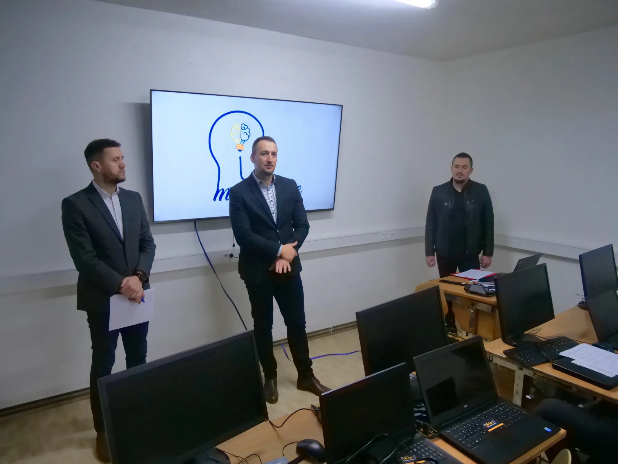 Dodjeljeno 12 laptopa za mlade Kalesije, Osmaka i Zvornika (FOTO)