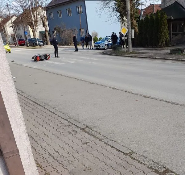 Motociklista povrijeđen u saobraćajnoj nezgodi, završio u JZU "Bolnica" Zvornik (FOTO)