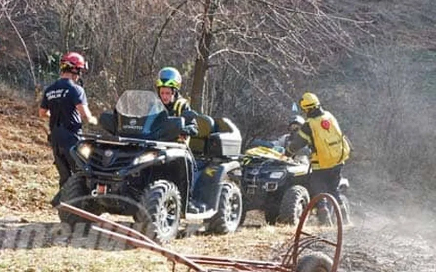 Požar na Gučevu lokalizovan, vatrogasci uz podršku članova moto-kluba ‘‘Hardenduro Loznica’ uspjeli zaustaviti vatrenu stihiju (FOTO)