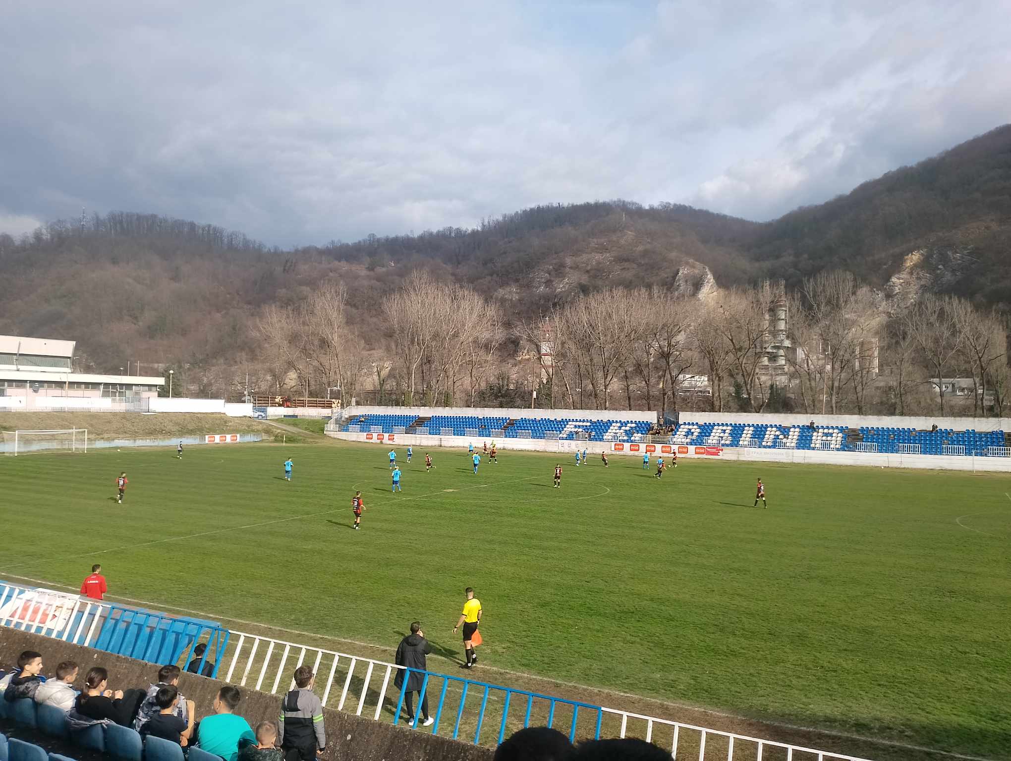 U prijateljskoj utakmici fudbaleri Drine remizirali protiv Slobode iz Tuzle, domaća publika vrijeđala trenera Lazarevića