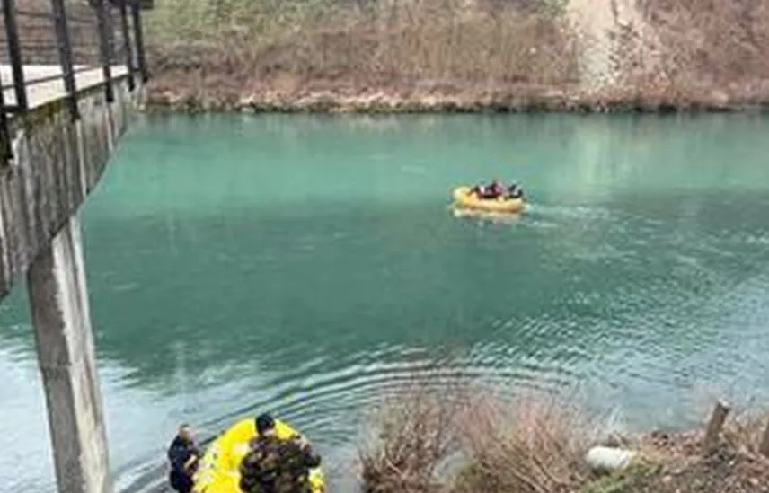 Tridesetogodišnjak skočio u Drinu, velika potraga vodotokom rijeke, priključili se i članovi spasilačke službe “Wolf”