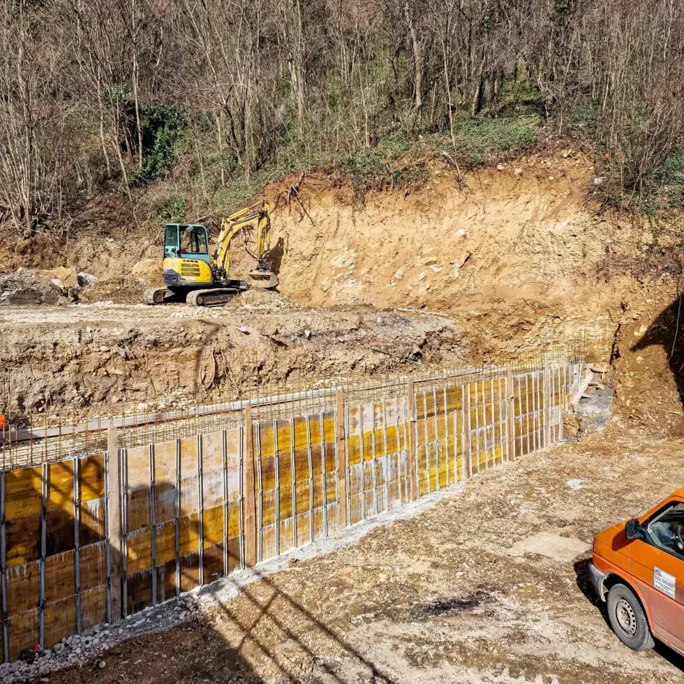 Počela izgradnja dodatnih parking mjesta u Majevičkoj ulici (FOTO)