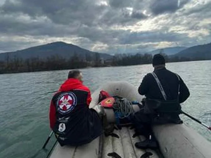 Tridesetogodišnjak skočio u Drinu, velika potraga vodotom rijeke, priključili se i članovi spasilačke službe "Wolf"