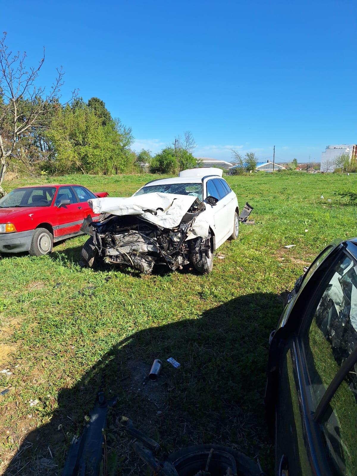 U sudaru dva automobila kod Loznice poginula jedna osoba, Hitna mogla samo da konstatuje smrt (FOTO)