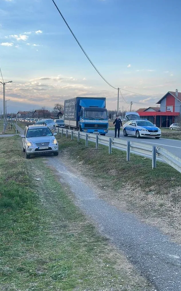 Tri vozila učestvovala u saobraćajnoj nezgodi kod Bijeljine (FOTO)