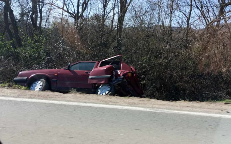 Nakon sudara dva vozila: Vozač „Golfa“ završio u zvorničkoj bolnici, potom hitno prebačen u UKC Tuzla