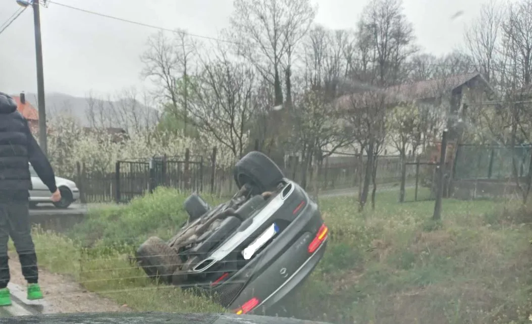 Slijetanje sa magistralnog puta Zvornik-Bijeljina kod lokaliteta ''Kiseljački put'' (FOTO)