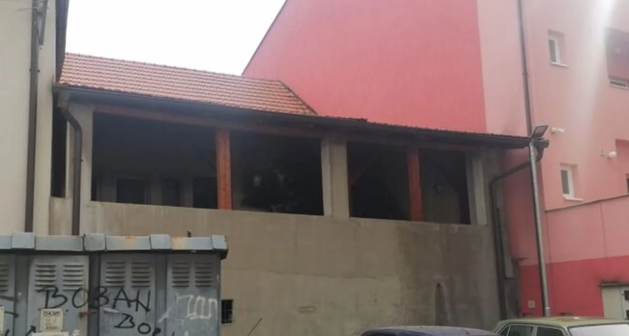 Požar u centru Zvornika ugašen, bez povrijeđenih uz materijalnu štetu (VIDEO)