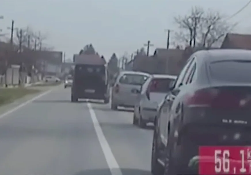Vozač iz BiH isključen iz saobraćaja u okolini Šapca, presretač snimio dvanaest prekršaja (VIDEO)