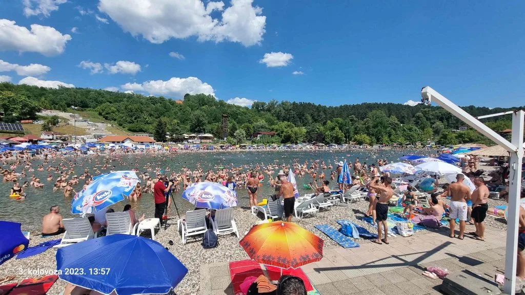 Atraktivna i ljekovita panonska jezera u Tuzli privlače turiste iz godine u godinu, očekuje se najbolja sezona ovog ljeta (FOTO)