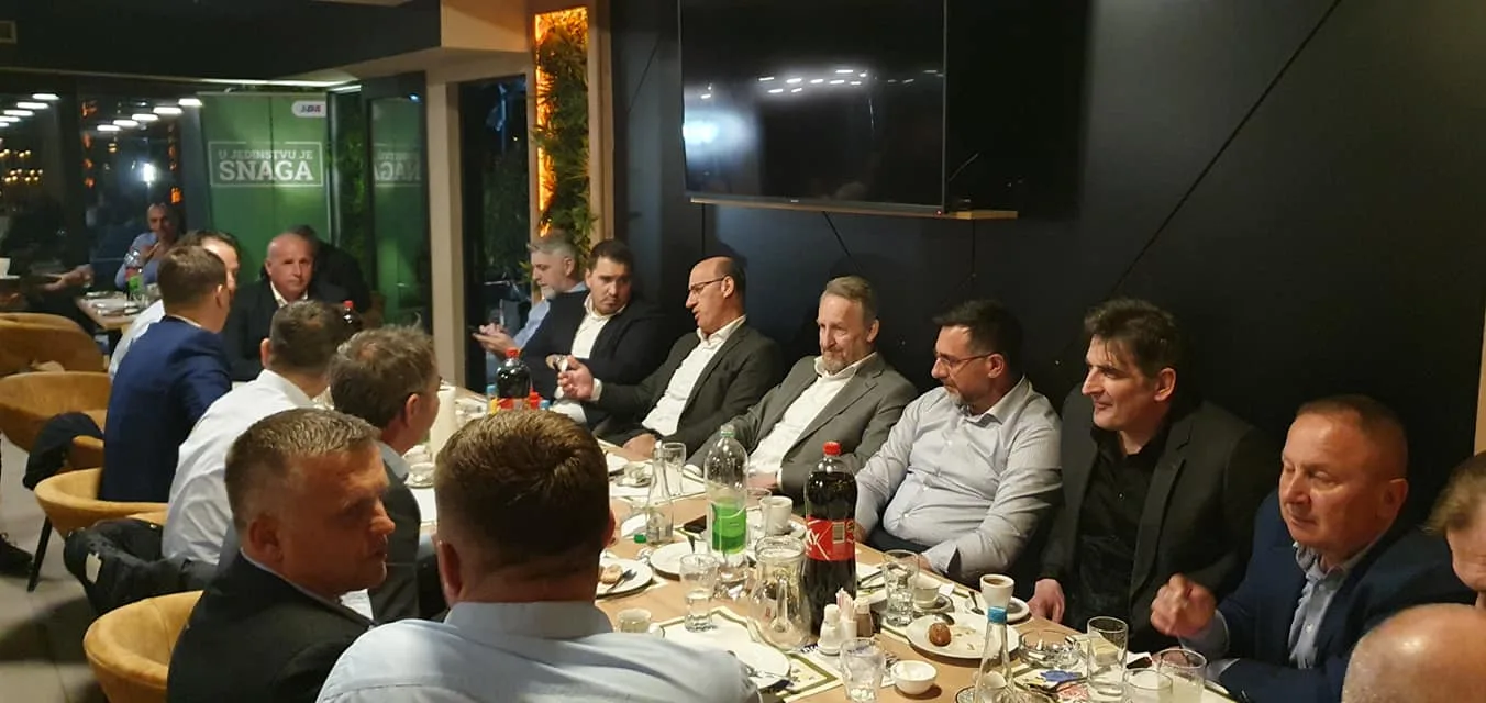 Bakir Izetbegović prisustvovao kolektivnom iftaru Regionalnog odbora SDA Srednje Podrinje upriličenom na Diviču