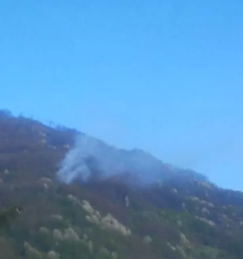 Požari ponovo aktivirani na području Bratunca, vatra buknula na ulazu u Konjević Polje iz pravca Zvornika (FOTO)