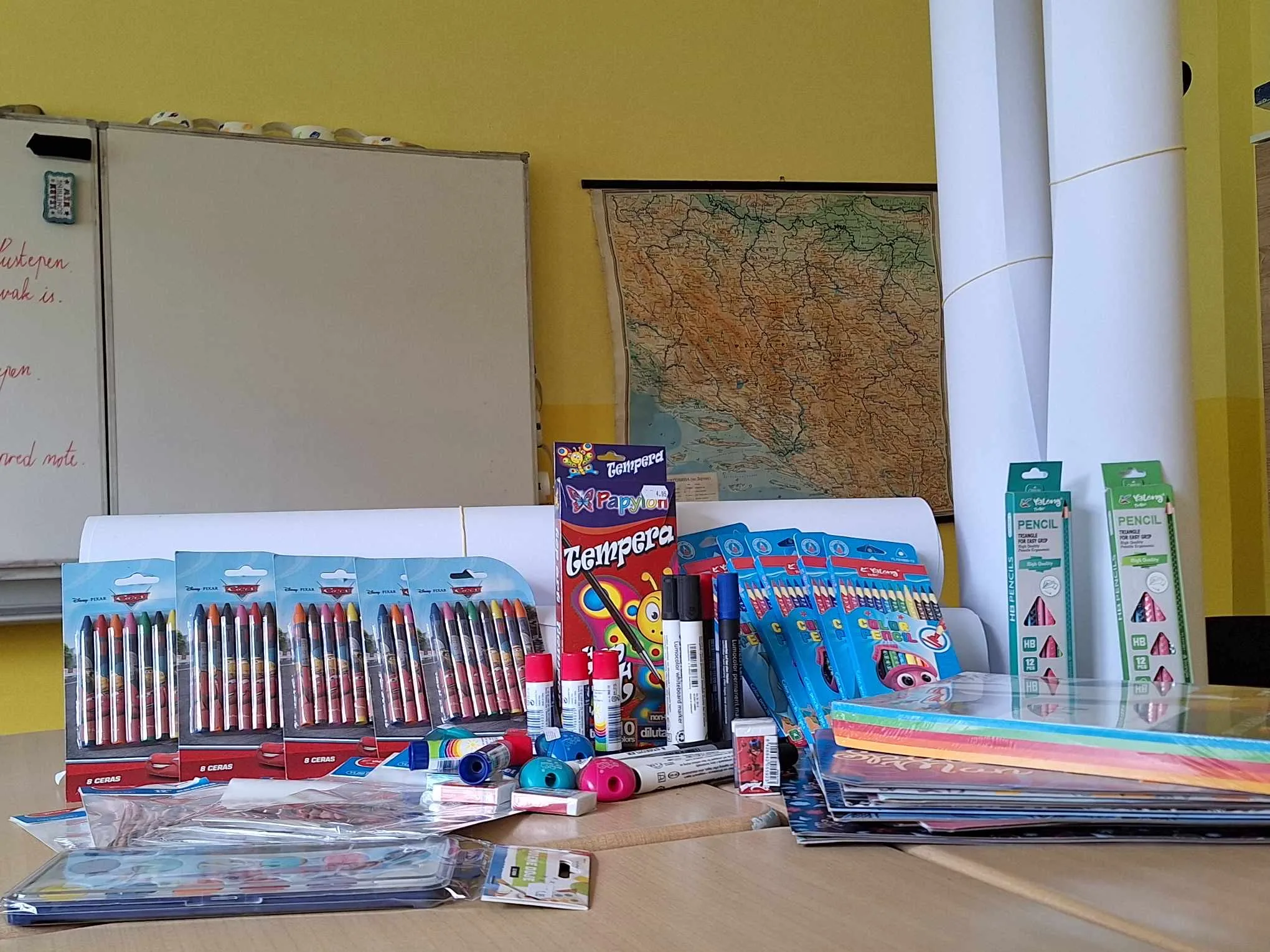 Udruženje građana Divič doniralo vrijedan školski materijal za učenike osnovne škole u Diviču (FOTO)