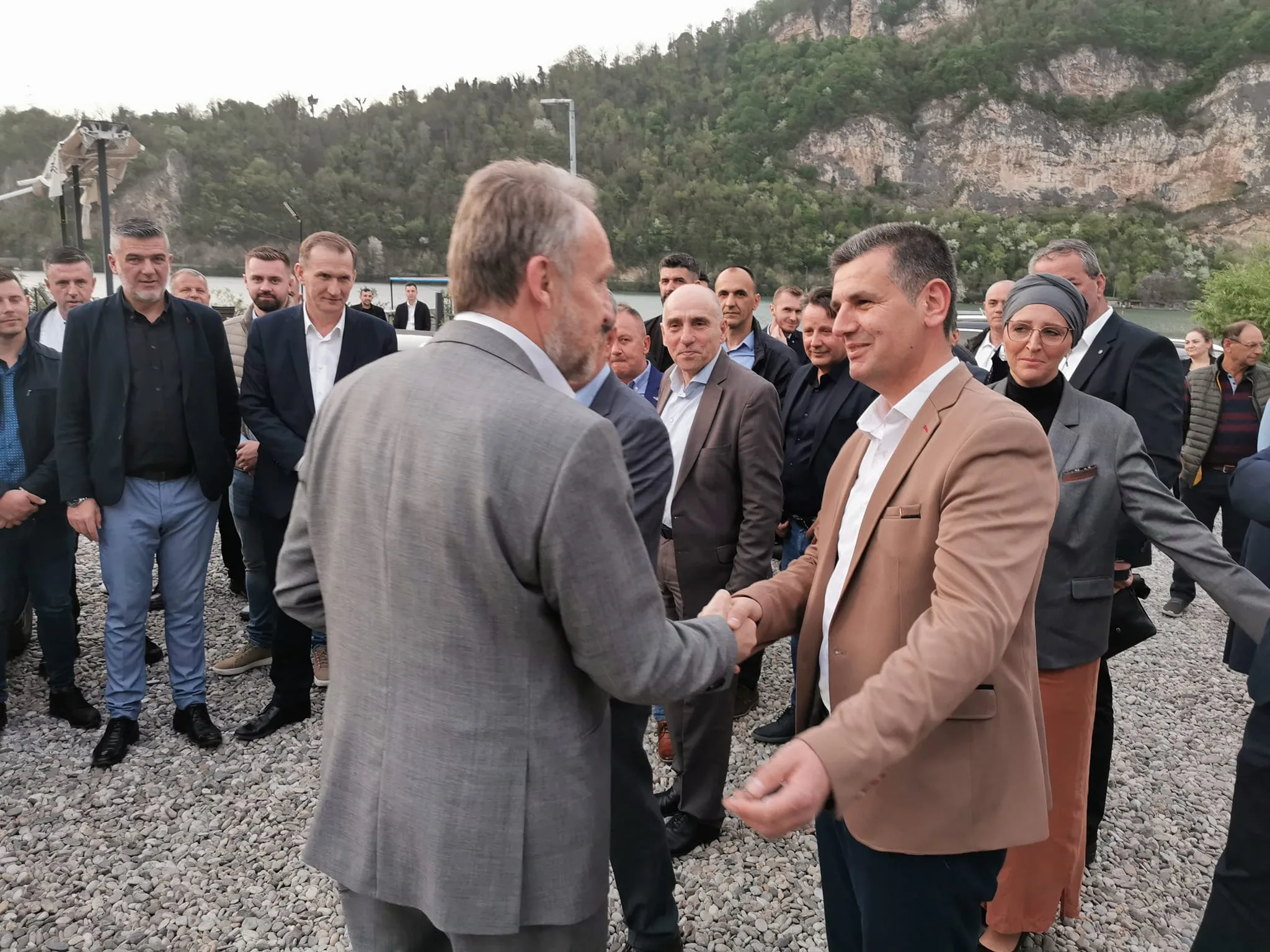 Bakir Izetbegović prisustvovao kolektivnom iftaru Regionalnog odbora SDA Srednje Podrinje upriličenom na Diviču