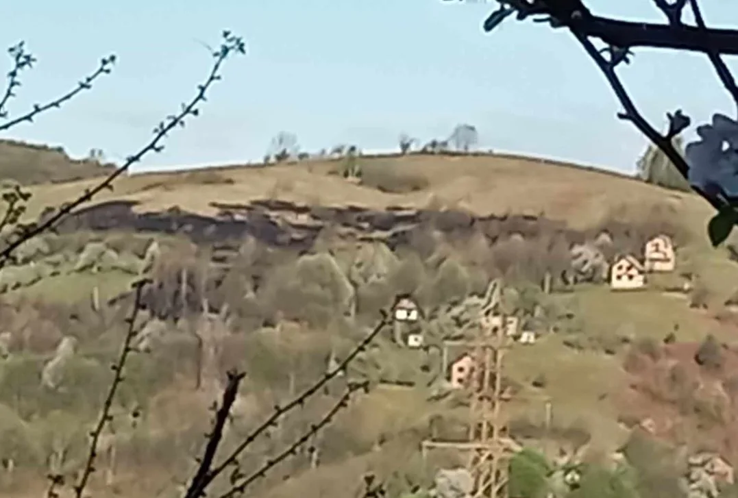 Vatra progutala pomoćni objekat na području Snagova, kiša spriječila potpunu katastrofu (FOTO+VIDEO)